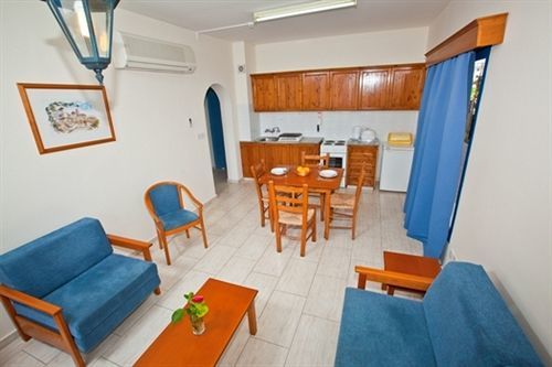 Kefalos - Damon Hotel Apartments Paphos Exterior foto
