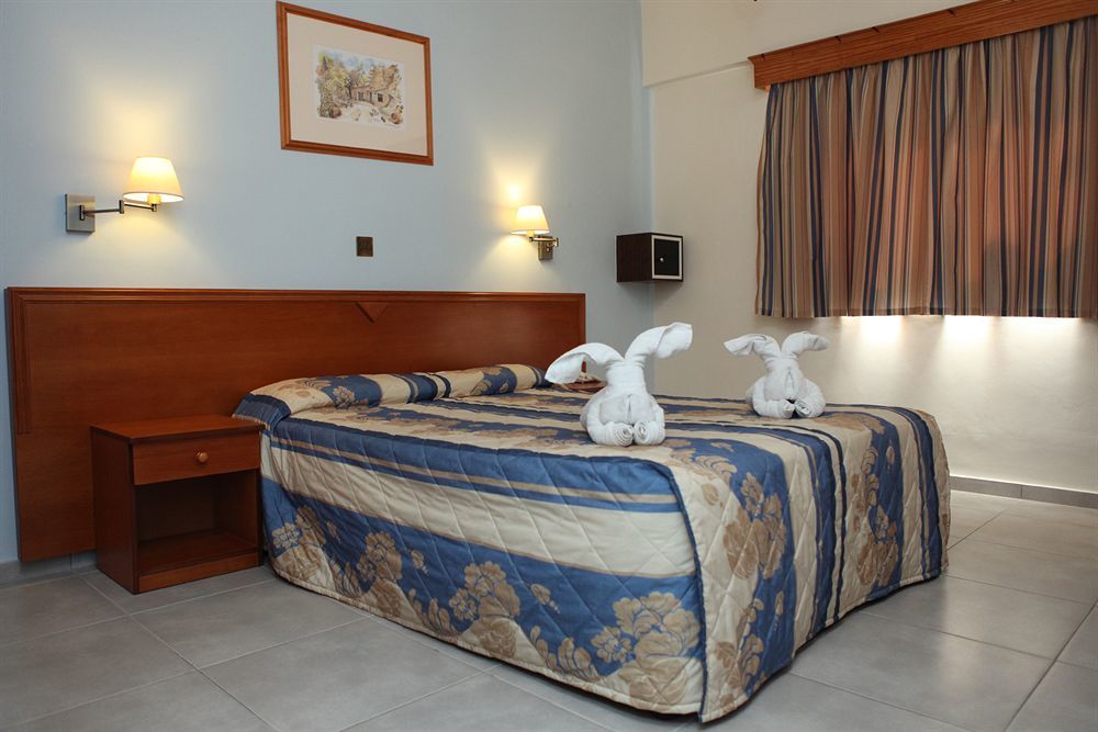 Kefalos - Damon Hotel Apartments Paphos Exterior foto