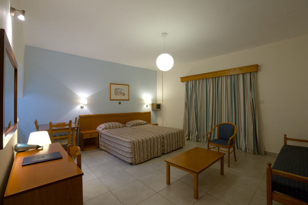 Kefalos - Damon Hotel Apartments Paphos Exterior foto
